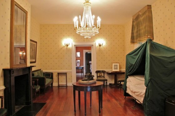 ოთახი სადაც აღესრულა კაცობრიობის ისტორიაში უკანასკნელი იმპერატორი ნაპოლეონ ბონაპარტი.
