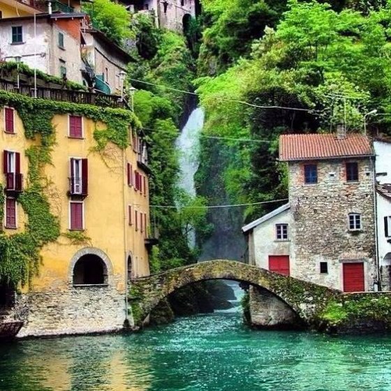 პატარა მაგრამ ძალიან ლამაზი ქალაქი ნესსო, იტალია