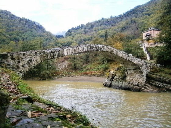 შუა საუკუნეების ისტორიული ხიდი აჭარაში. ქედის რაიონი