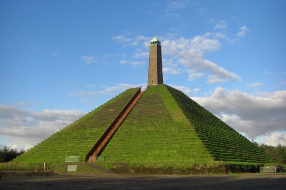 აუსტერლიცის პირამიდა