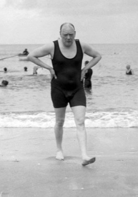 უინსტონ ჩერჩილი 1922 წელს პლაჟზე