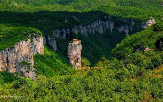 კაცხის სვეტი