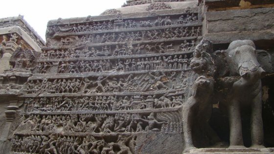 კლდეში გამოკვეთილი ტაძარი კაილასანათჰა ითვლება ერთ-ერთ უნიკალურ არქიტექტურულ შედევრად მსოფლიოში