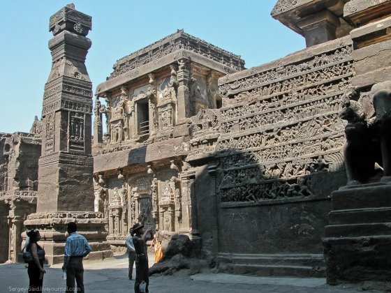 კლდეში გამოკვეთილი ტაძარი კაილასანათჰა ითვლება ერთ-ერთ უნიკალურ არქიტექტურულ შედევრად მსოფლიოში