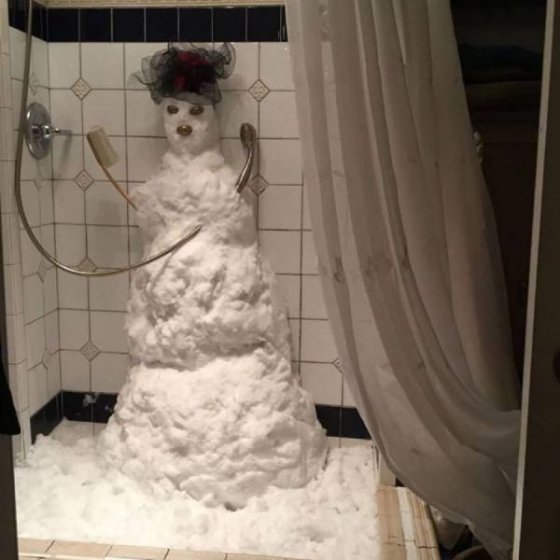 თოვლის ქალი აბაზანაში