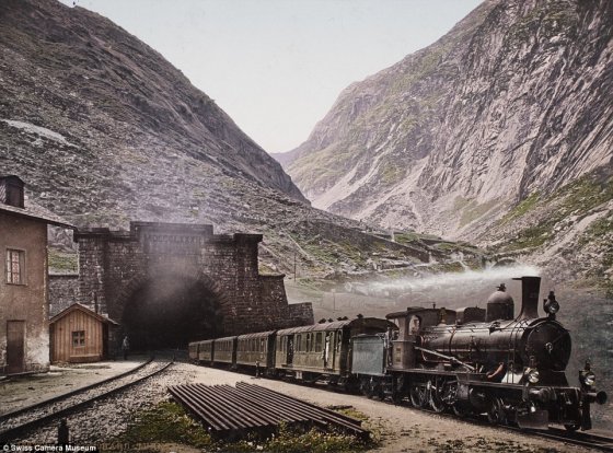 მატარებელი გვირაბიდან გამოდის-შვეიცარია 1901 წელი