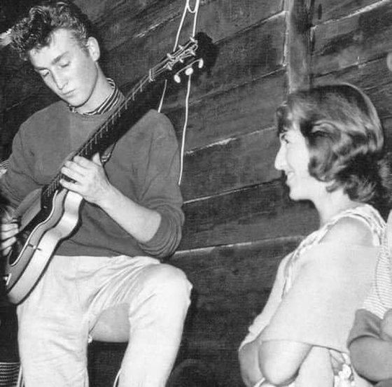 18 წლის ჯონ ლენონი (1958 წელი)