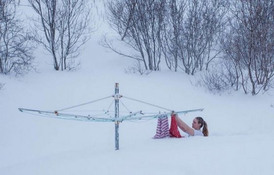 აი მესმის დიასახლისი გოგო, ყელამდე თოვლში ხსნის თუ აფენს სარეცხს