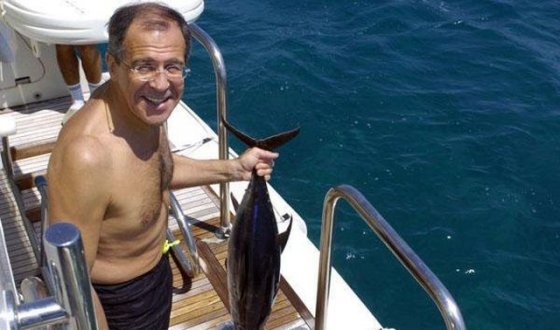 რუსეთის საგარეო საქმეთა მინისტრი თევზაობისას "ფოხანით"