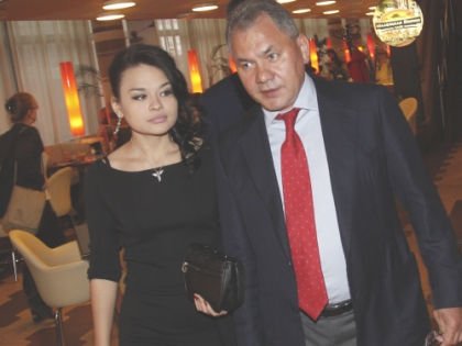 რუსეთის თავდაცვის მინისტრი 18 წლის ქალიშვილთან ერთად, რომელიც ამ ასაკში უკვე მილიონერია
