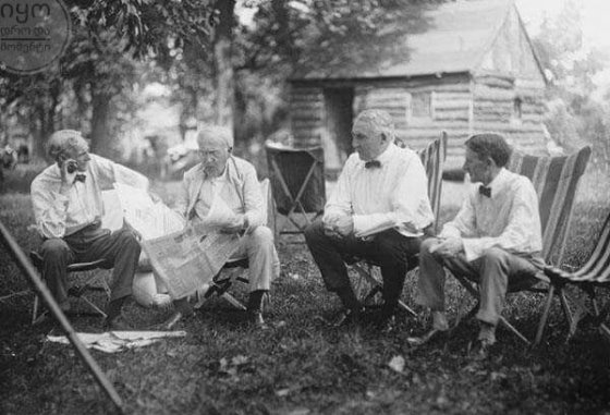 ჰენრი ფორდი , თომას ედისონი,ვარენ ჰარდინგი და ჰარვი სამუელ ფირსტოუნი . 1927 წელს