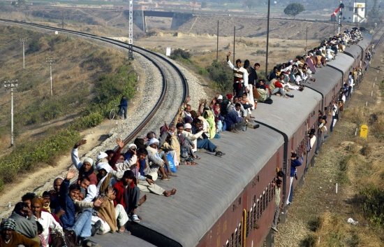 ინდოეთში და პაკისტანში კი ასე გამოიყურება ექსპრეს მატარებელი