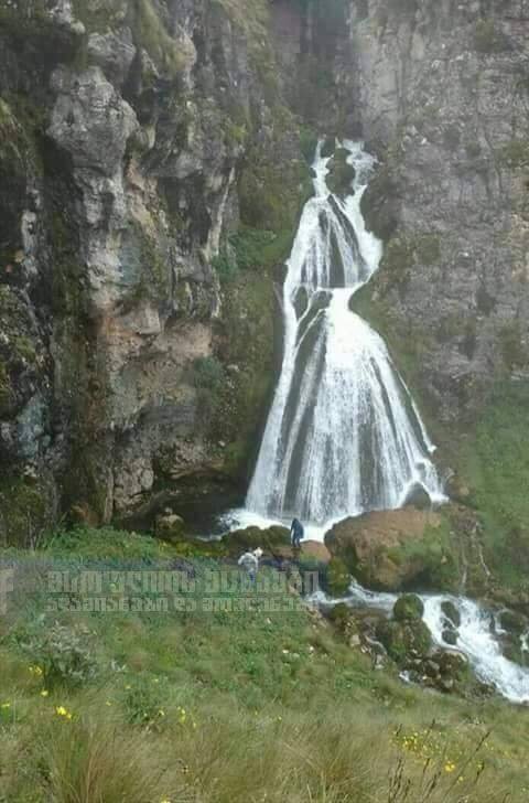 ჩანჩქერი საქართველოში (ყაზბეგში)  რომელსაც „პატარძალი“ ჰქვია