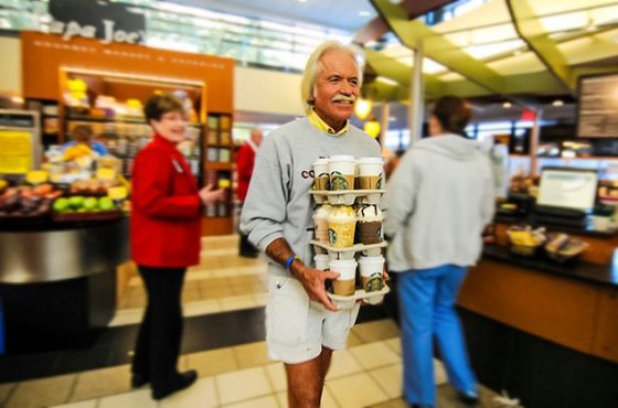 მამაკაცი, რომელიც ყოველდღე ონკოლიურ ცენტრში მყოფ ადამიანებისთვის ყავას ყიდულობს