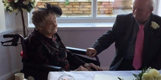100 წლის ქალი 74 წლის კაცზე დაქორწინდა - სიყვარულმა ასაკი არ იცის