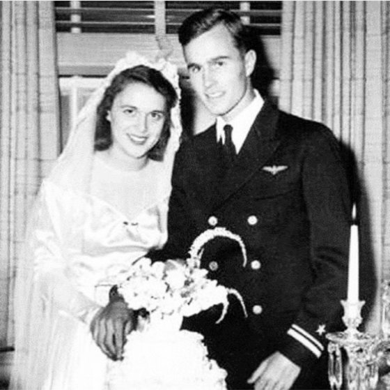 ჯორჯ ჰერბერთ ვოლკერ ბუში, ამერიკის 41-ე პრეზიდენტი მეუღლესთან ერთად