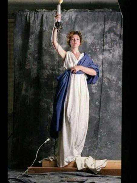 ქალი, რომელიც Columbia Pictures-ის  ლოგოტიპისთვის  პოზირებდა-ჯენიფერ ჯოზეფი