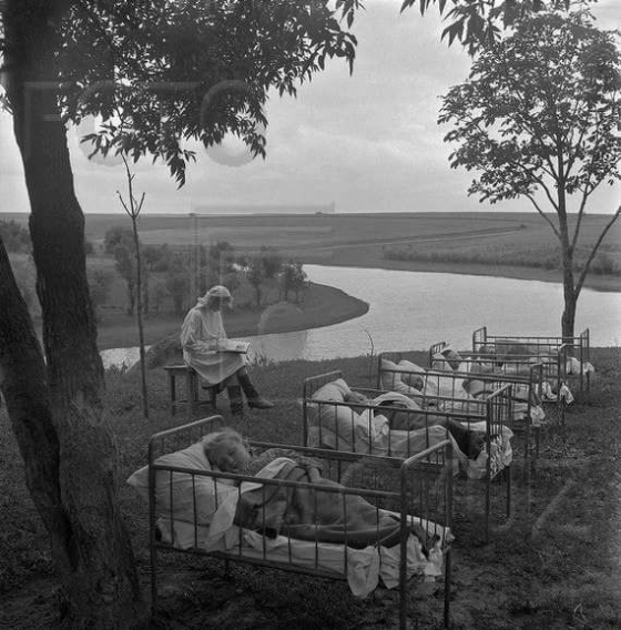 ძილი სუფთა ჰაერზე- საბავშვო ბაღი, 1950 წელი