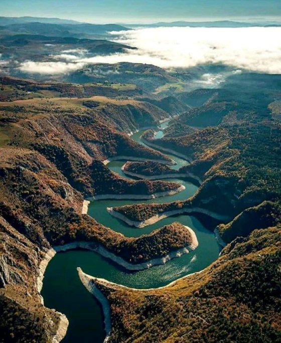 ბუნების საოცრება-მდინარე უვაცის კანიონი, რომელიც სერბეთზე და ბოსნიაზე გადის