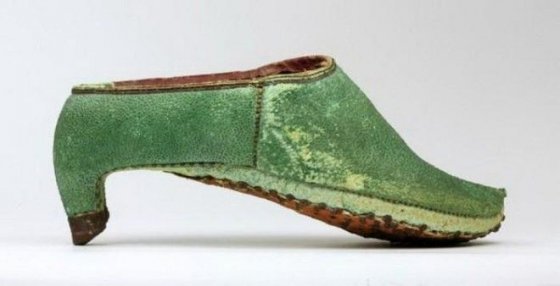 მე-17 საუკუნეში შექმნილი ქუსლიანი ფეხსაცმელი