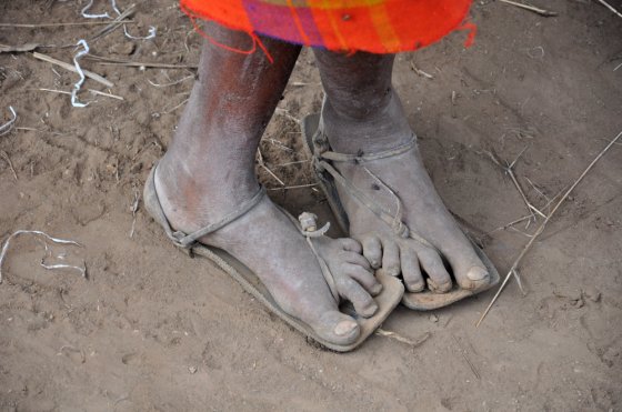 აფრიკელის ფეხსაცმელი, რომელსაც ფეხსაცმელს ვერც უწოდებ კაცი. შემეცოდა