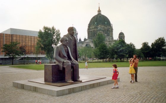 მარქსის და ენგელის ძეგლი ბერლინში