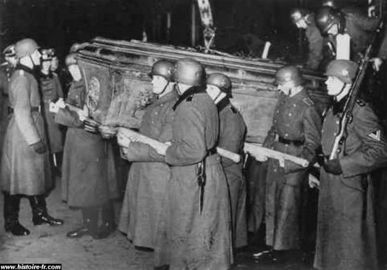 ნაპოლეონ II_ის ნეშტი ვენიდან პარიზში გადაასვენეს ადოლფ ჰიტლერის ბრძანებით 1940 წელს