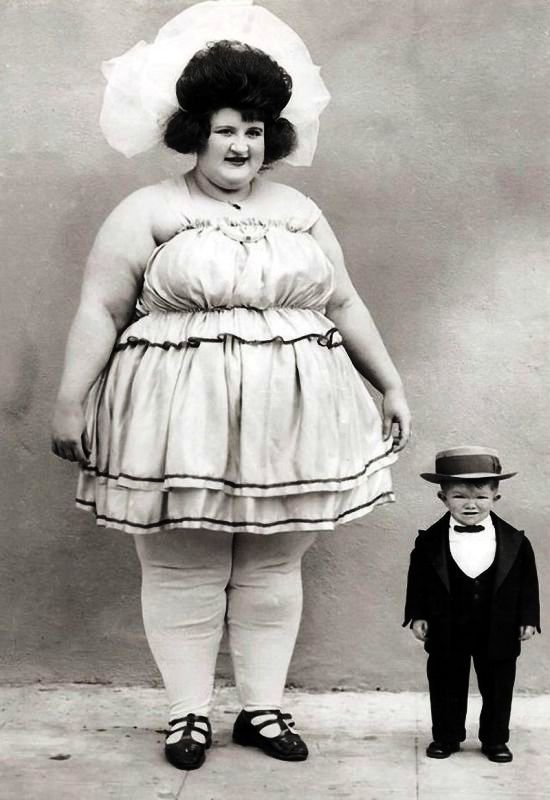 ყველაზე დიდი ქალი და ყველაზე პატარა კაცი - 1922, ივლისი