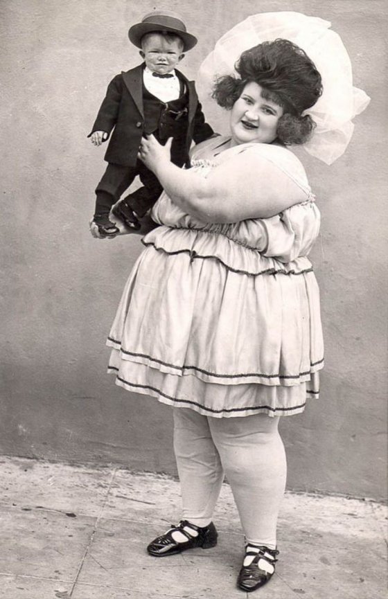 ყველაზე დიდი ქალი და ყველაზე პატარა კაცი - 1922, ივლისი