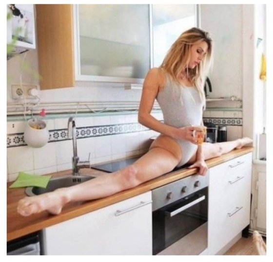 ქალი სამზარეულოში