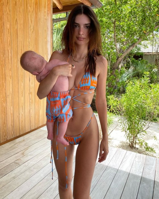 ემილი რატაკოვსკი შვილთან ერთად