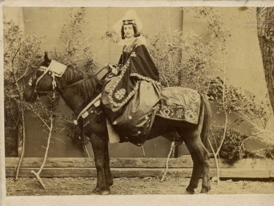 იმერელი ქალი ცხენზე