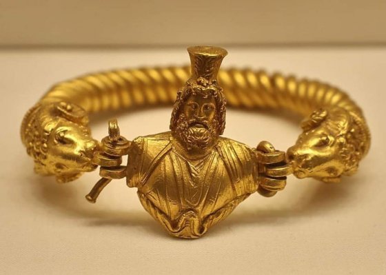 ოქროს სამაჯური ეგვიპტიდან, IV საუკუნე