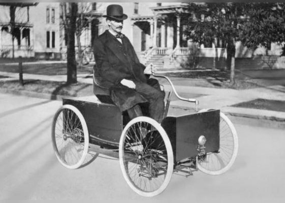 ჰენრი ფორდი მართავს თავის პირველ მანქანას, 1896 წ.