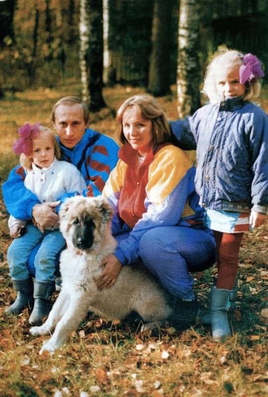 პუტინი ოჯახთან ერთად 90-იანებში