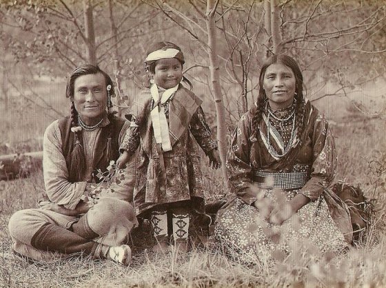 სამსონ ბივერი მეუღლესთან ლეასთან და მათ ქალიშვილთან ფრენსის ლუიზთან ერთად, 1907 წელი.
