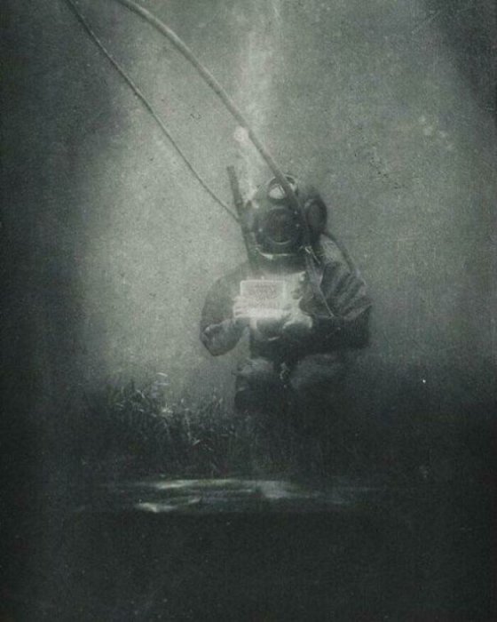 წყალქვეშა მყვინთავის სურათი 1899 წელს. ბევრი ფიქრობს, რომ ეს უნდა იყოს წყალქვეშ გადაღებული პირველი ფ