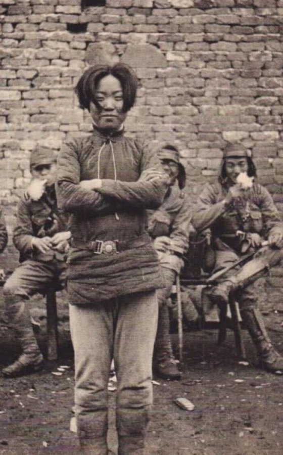 ჩინელი პარტიზანული მებრძოლი ჩენგ ბენხუა  იაპონელების მიერ სიკვდილით დასჯამდე. გაღიმებული მომენტი, ის
