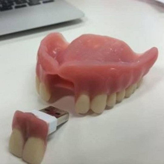 კბილის პროთეზი USB-ით. ზედმეტი არაფერი