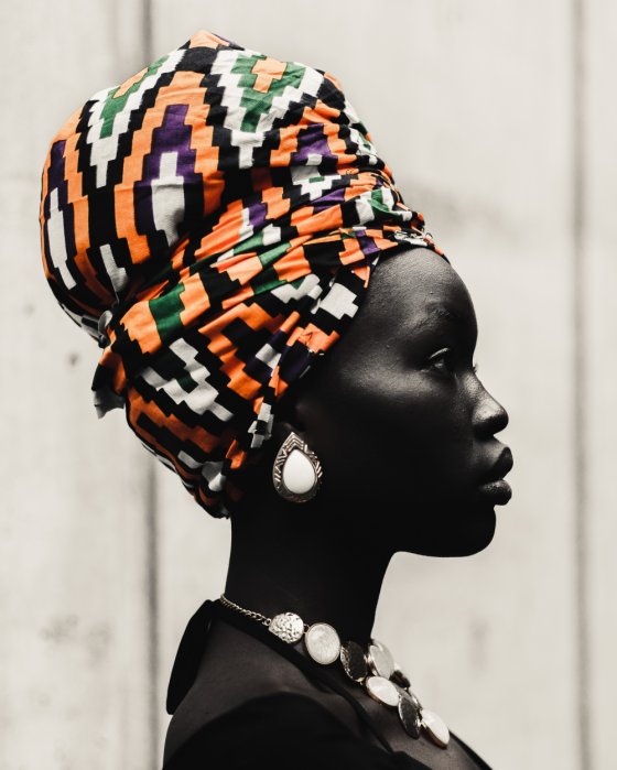 აფრიკელი ქალის კრეატიული ჩაცმულობა