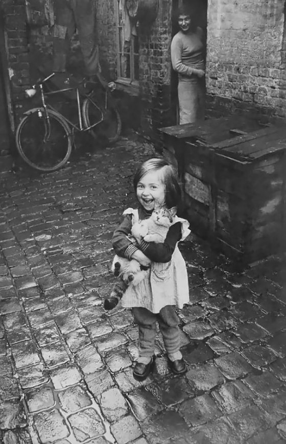 ბედნიერი ფრანგი გოგონა კატით, 1959 წელი