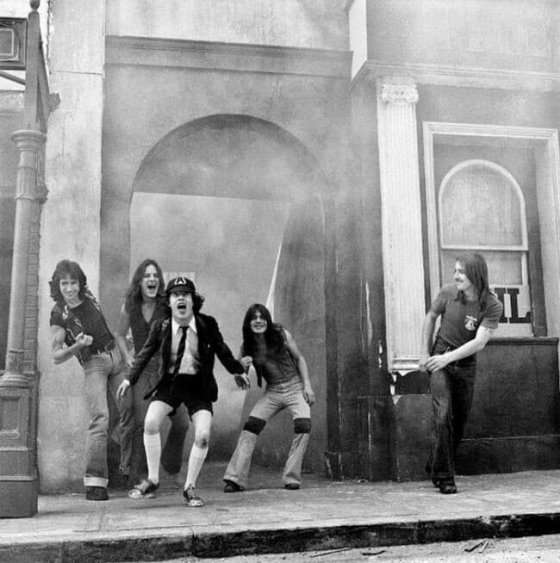 AC/DC, ლონდონი, 1976 წ.