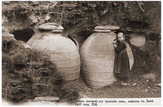 1907 წელს მცხეთაში აღმოჩენილი უძველესი ქვევრები