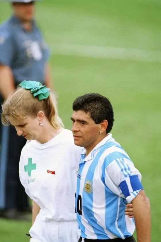 1994 წლის 25 ივნისი, დიეგო ნიგერიელებთან მატჩის შემდეგ დოპინგ-ანალიზზე გაჰყავთ