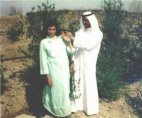 სადამ ჰუსეინი თავის ბიძაშვილთან ერთად,რომელიც შემდეგში მისი მეუღლე გახდება.1958 წელი
