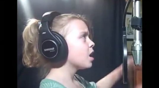 9 წლის ბავშვი რომელიც ძალიან მაგრად მღერის