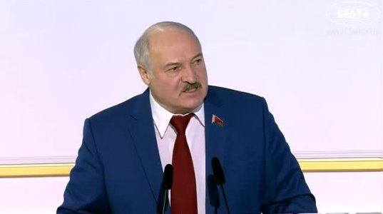 Лукашенко: Беларусь не Россия, власть здесь на колени перед бизнесом не станет
